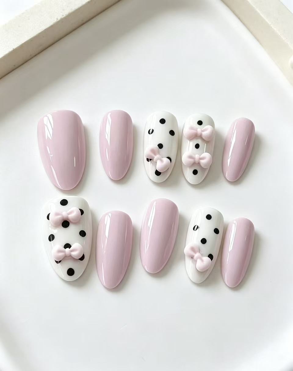 Press On Nail Set - 핑크와 화이트 폴카 도트 리본 모양