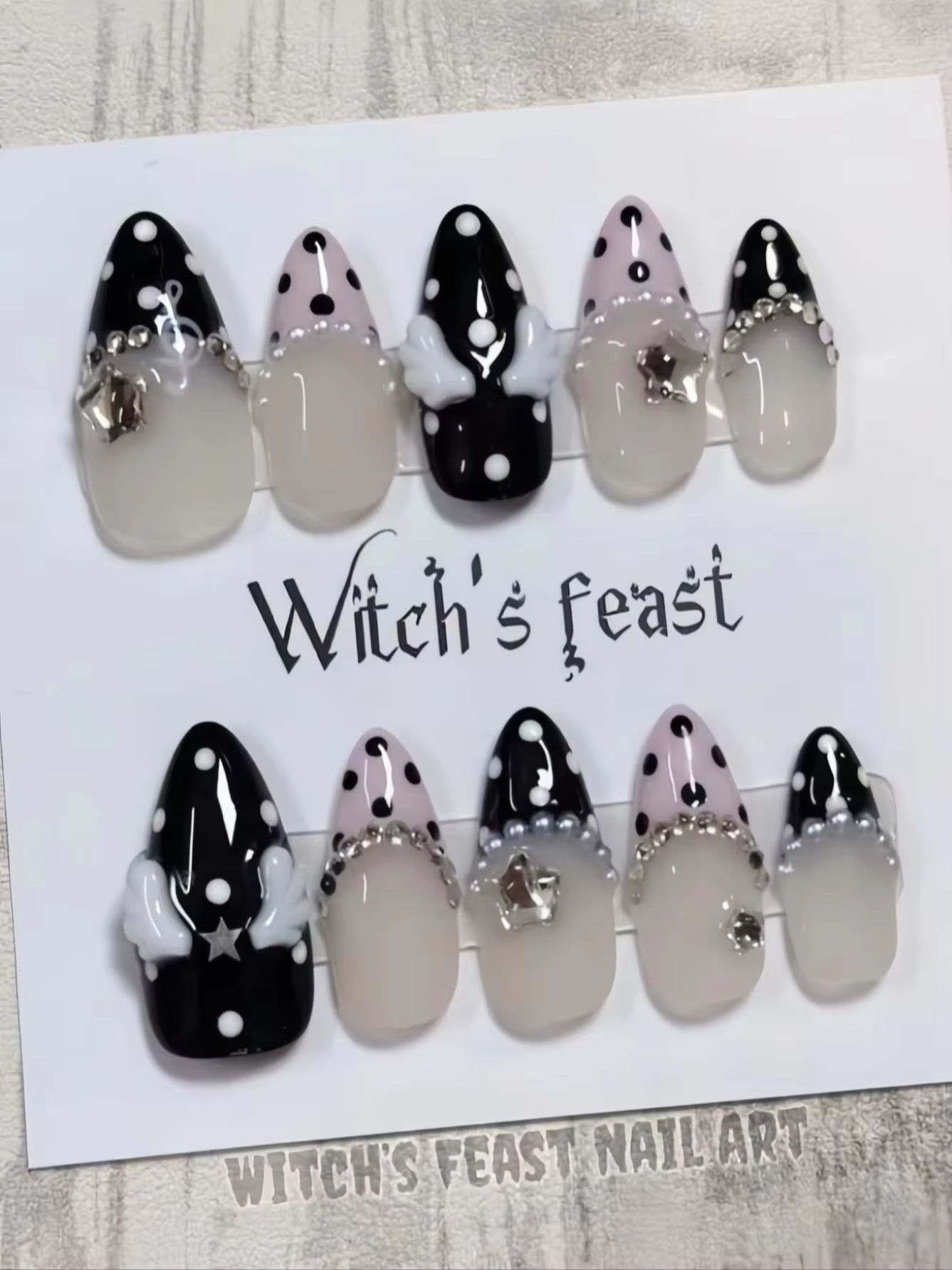 검은색 물방울무늬가 있는 작은 천사 날개 모양의 네일팁 - Nail Art Natural 리뷰 및 가격